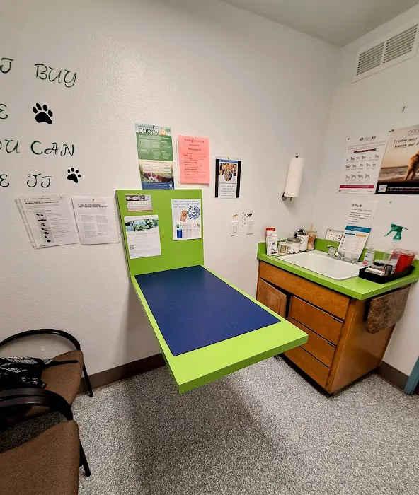 Academy West Animal Hospital Picture 7