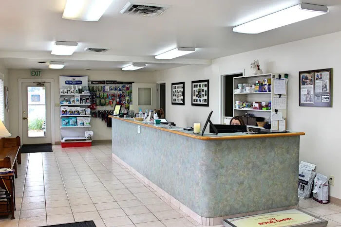 Warrick Veterinary Clinic - Newburgh Plaza Picture 7